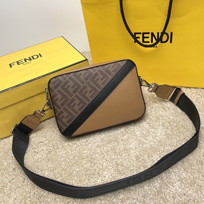 フェンディバッグ正面デザイン